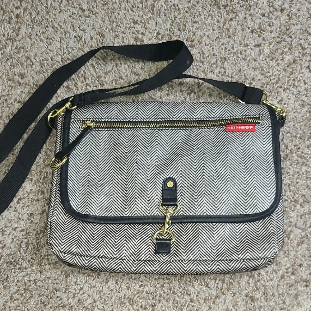 Skip Hop Black and White Women's Bag